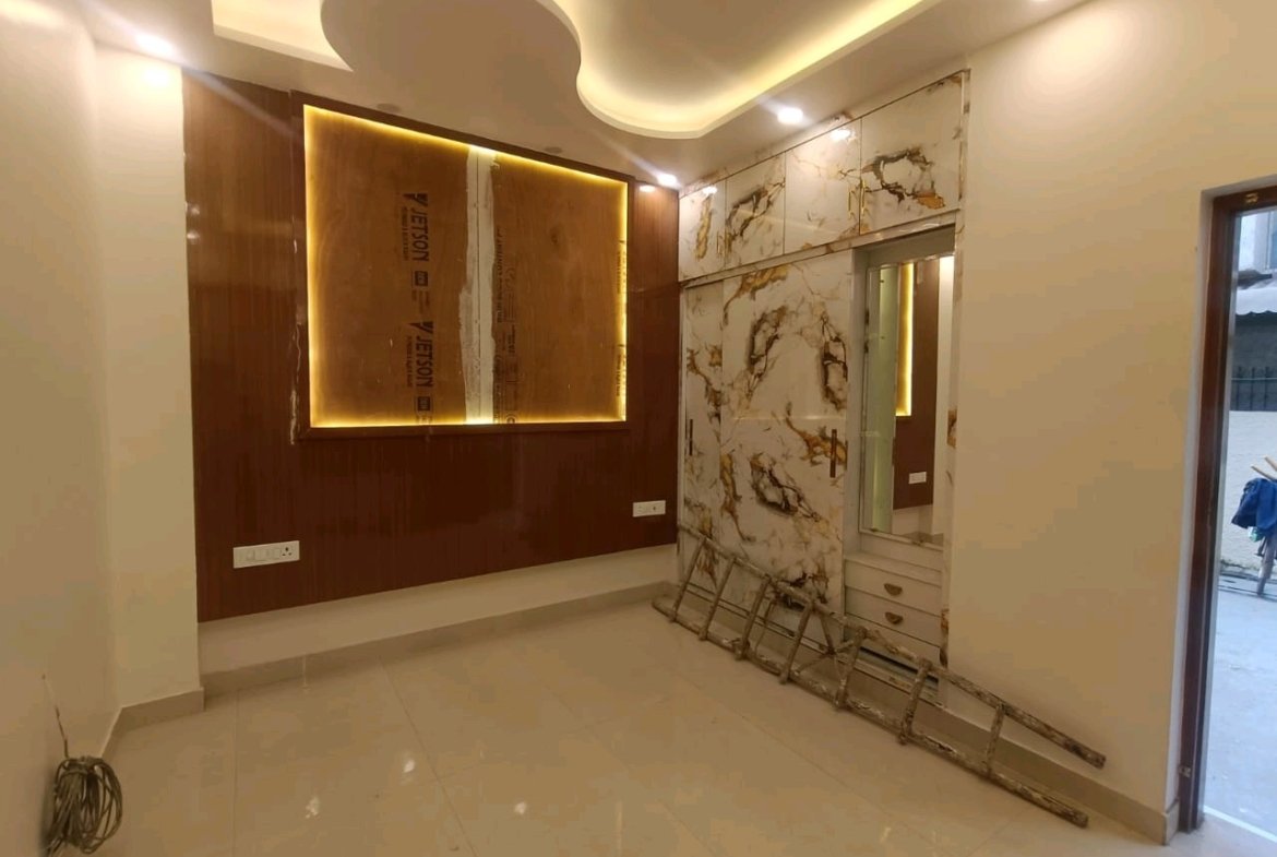 BIG MIG 4 BHK Ground Floor Flat for Sale in C4A Block Janakpuri