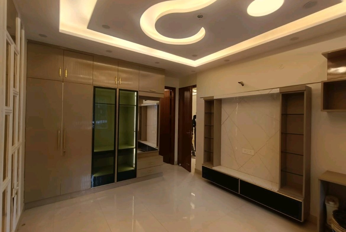 BIG MIG 4 BHK Ground Floor Flat for Sale in C4A Block Janakpuri