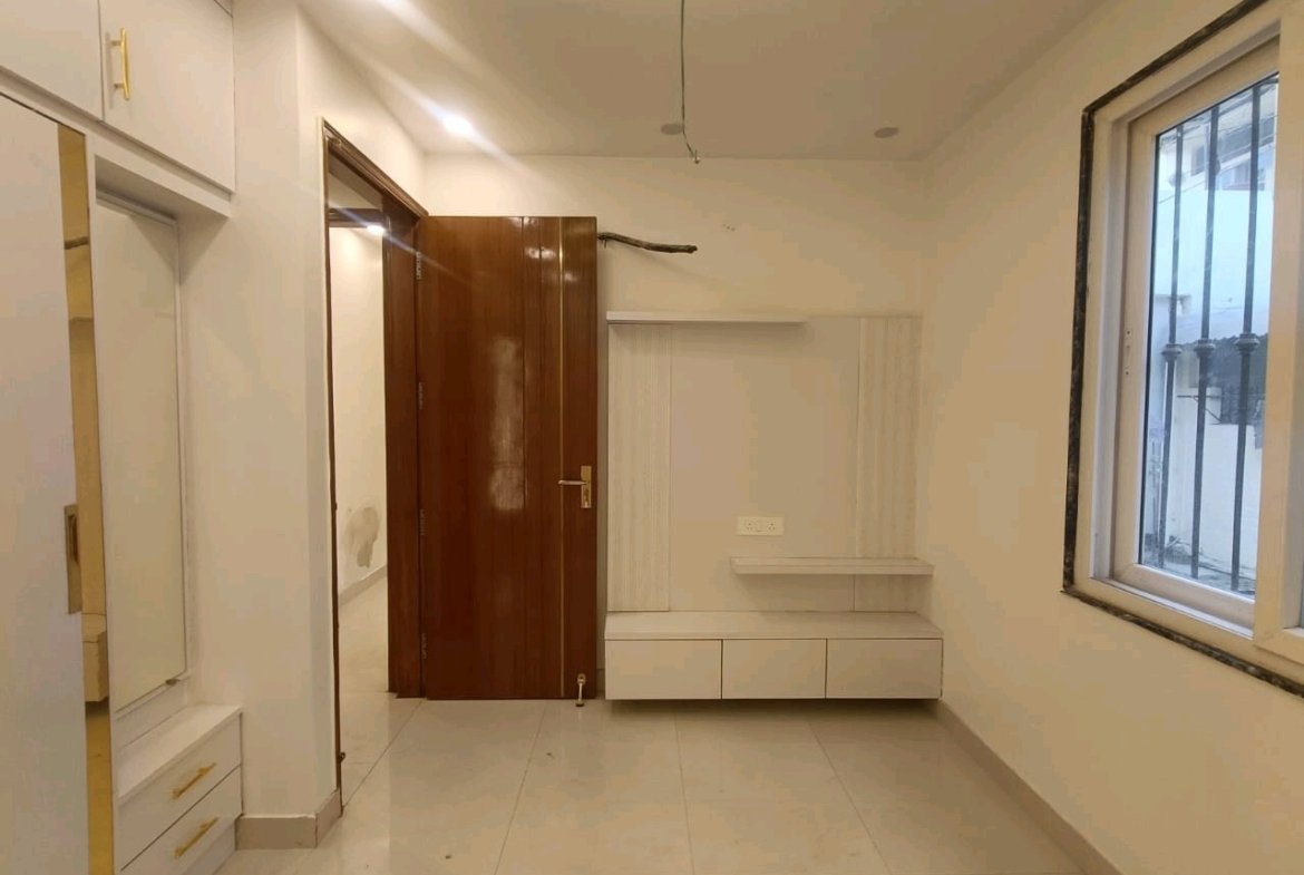 BIG MIG 4 BHK Ground Floor Flat for Sale in C4A Block Janakpuri