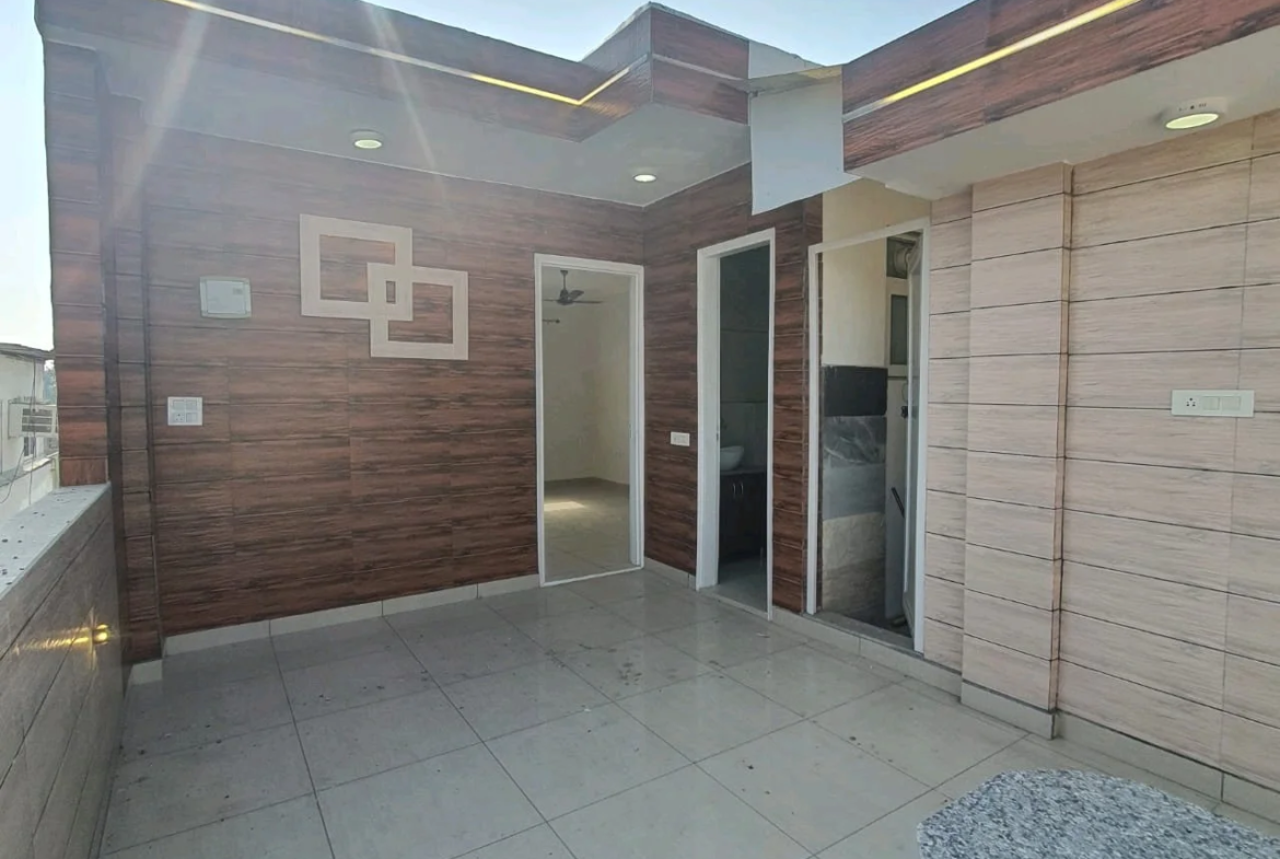 80 Gaj top-floor corner builder floor with 2 BHK on third floor and 1 BHK on roof in C4F Block Janakpuri.