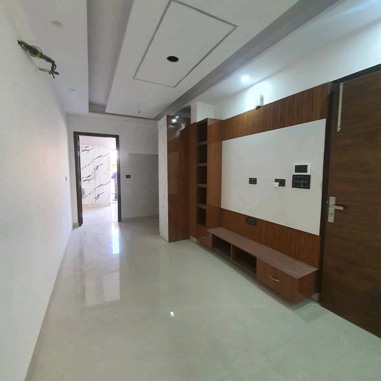 80 Gaj top-floor 2 BHK builder floor in C6B Block Janakpuri with lift, car parking, and new construction, priced at ₹1.45 Cr.