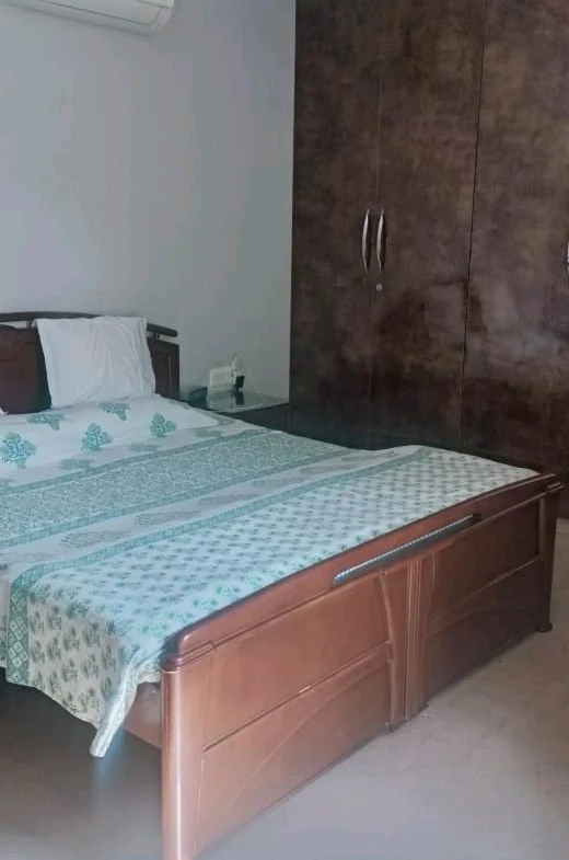 265 Gaj Upper Ground Floor for Sale in B1 Block Janakpuri – 4 BHK