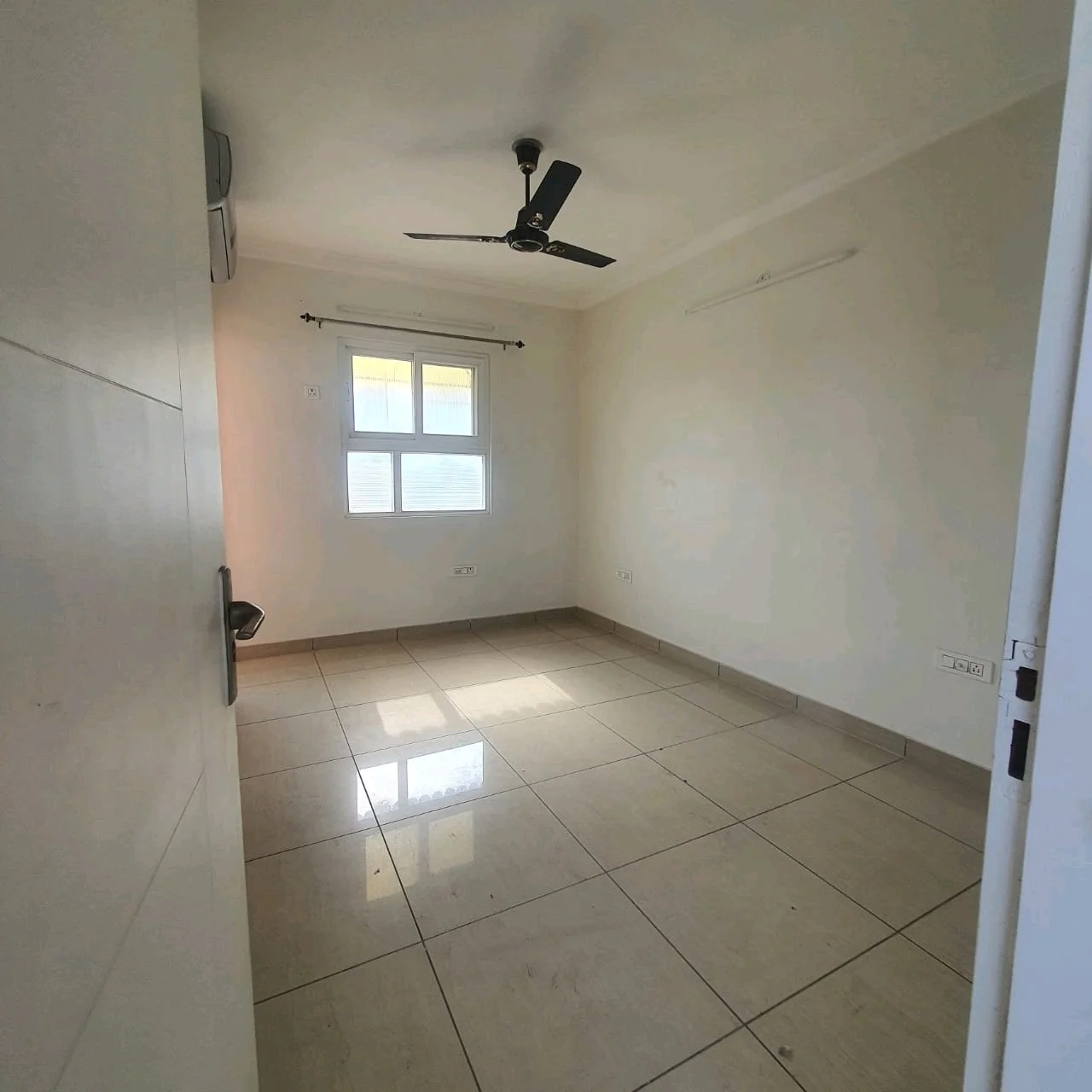 80 Gaj top-floor corner builder floor with 2 BHK on third floor and 1 BHK on roof in C4F Block Janakpuri.