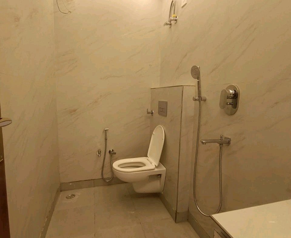 BIG MIG 4 BHK Ground Floor Flat for Sale in C4A Block Janakpuri