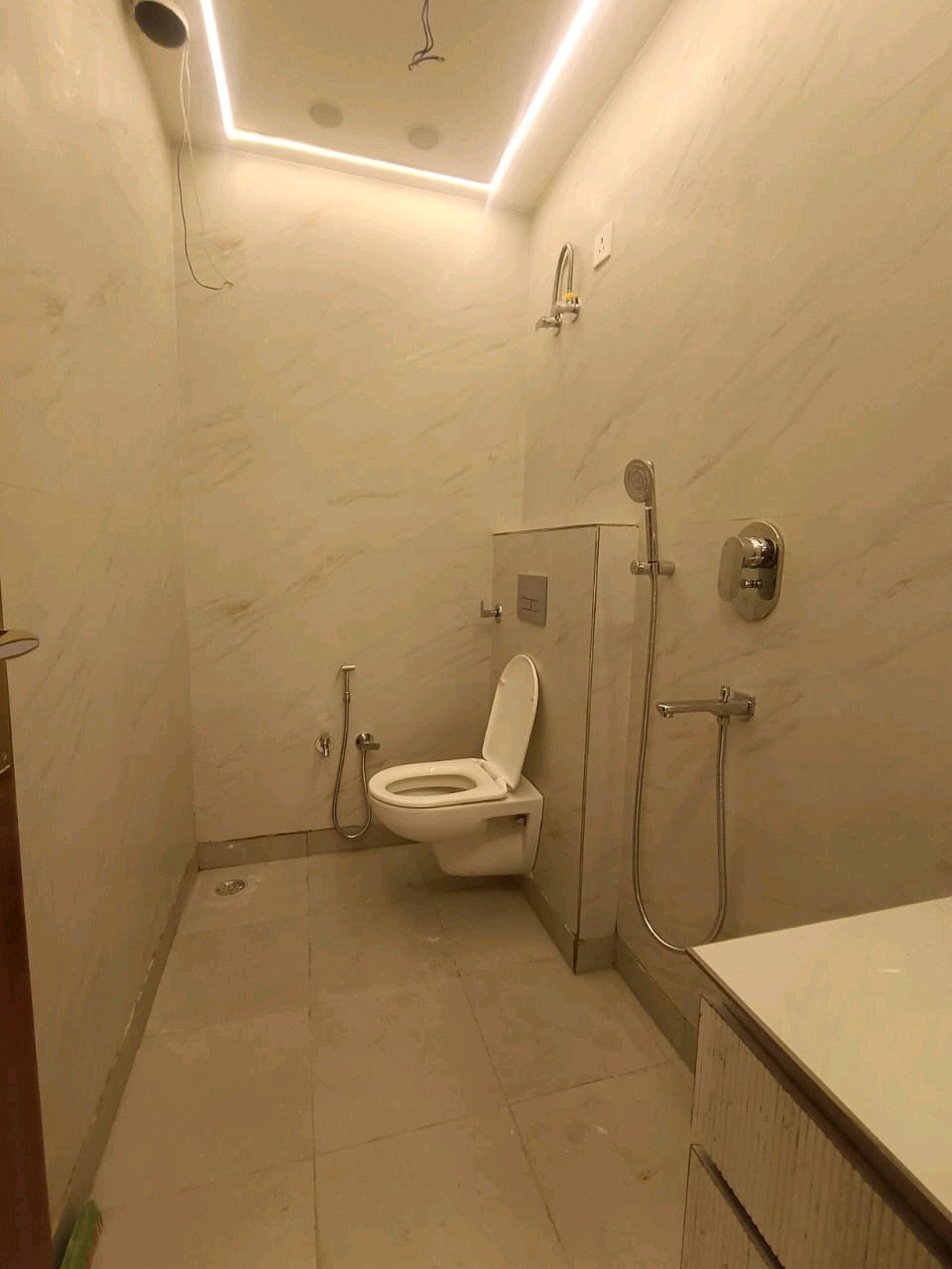 BIG MIG 4 BHK Ground Floor Flat for Sale in C4A Block Janakpuri BIG MIG 4 BHK Ground Floor Flat for Sale in C4A Block Janakpuri