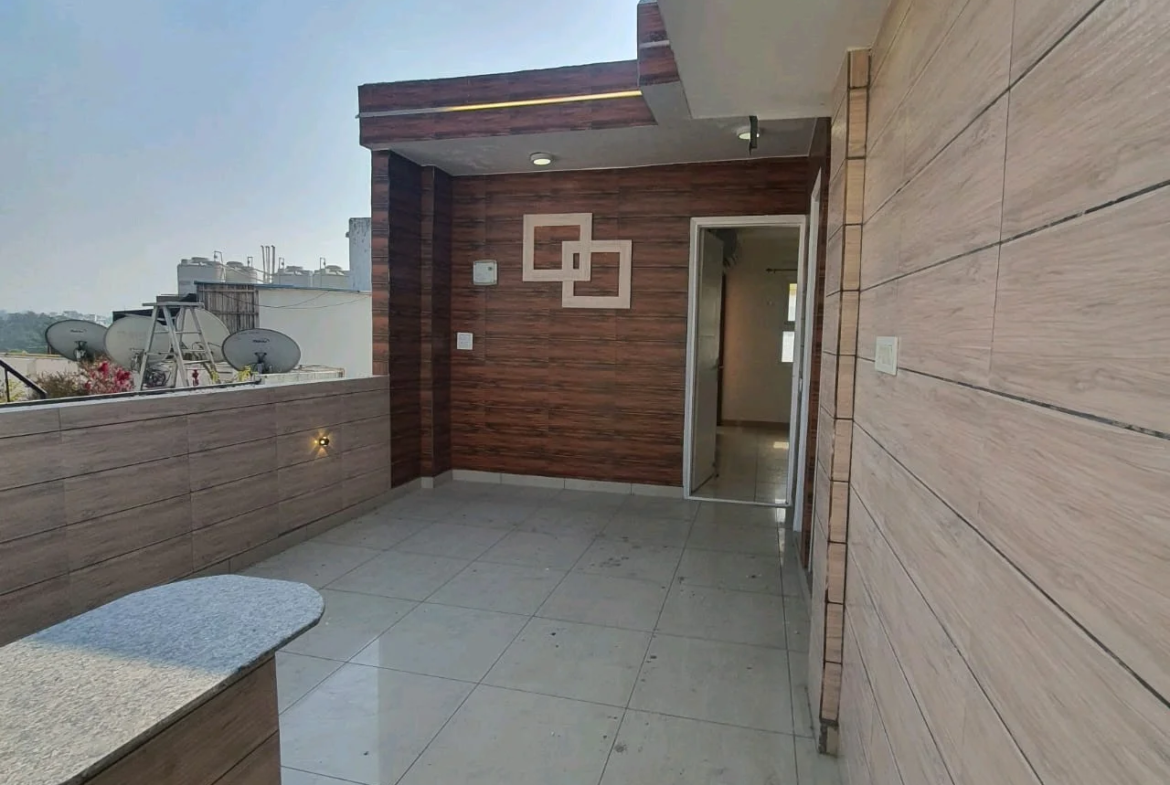 80 Gaj top-floor corner builder floor with 2 BHK on third floor and 1 BHK on roof in C4F Block Janakpuri.