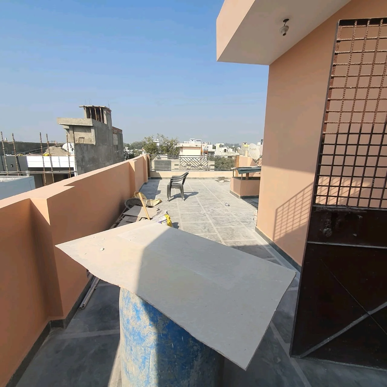 80 Gaj top-floor 2 BHK builder floor in C6B Block Janakpuri with lift, car parking, and new construction, priced at ₹1.45 Cr.