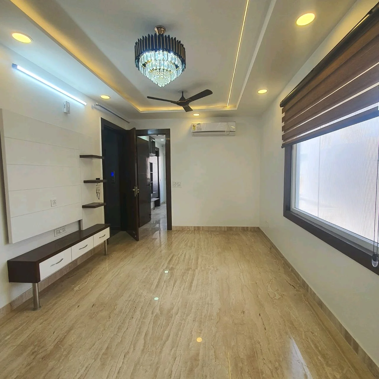 80 Gaj top-floor corner builder floor with 2 BHK on third floor and 1 BHK on roof in C4F Block Janakpuri.