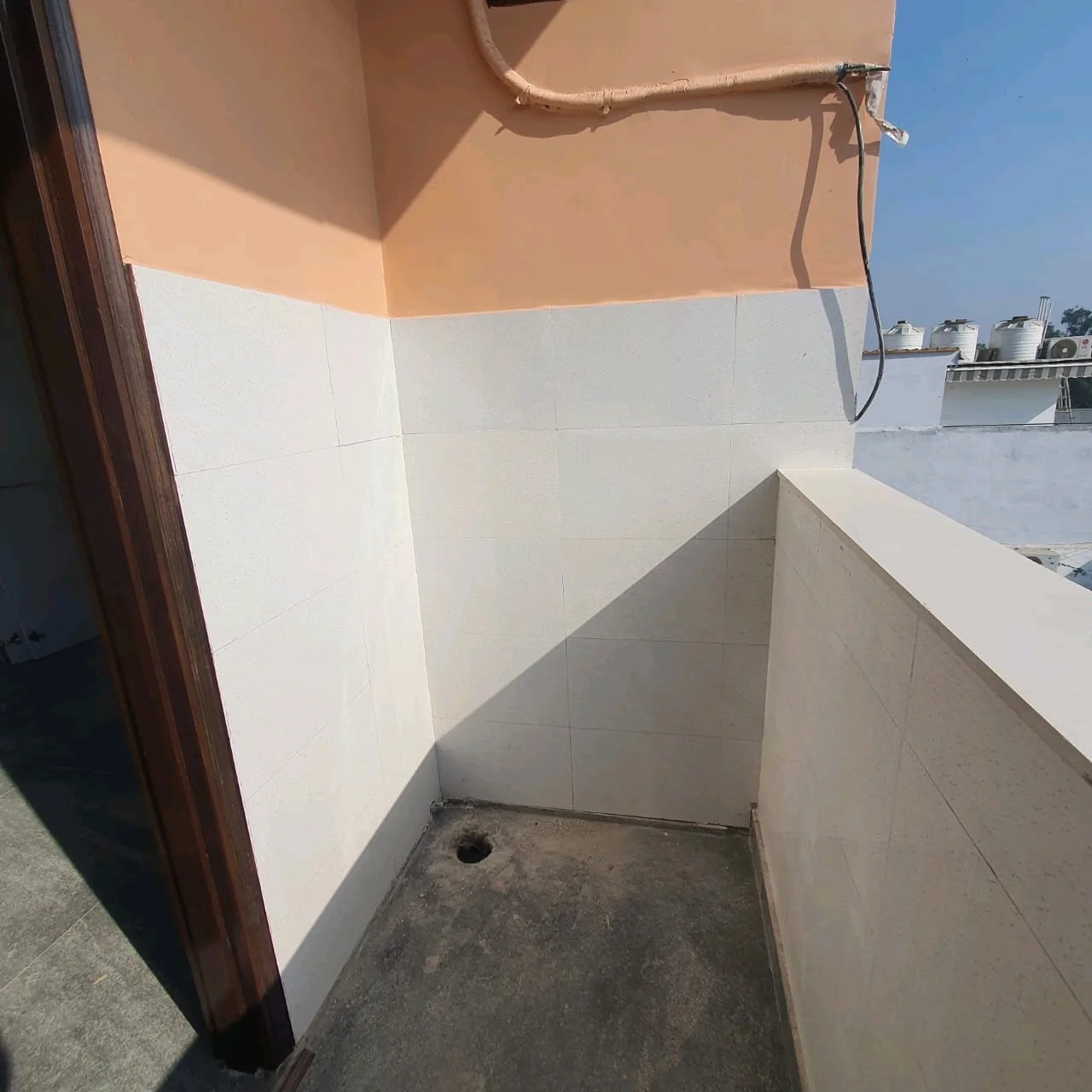 80 Gaj top-floor 2 BHK builder floor in C6B Block Janakpuri with lift, car parking, and new construction, priced at ₹1.45 Cr.