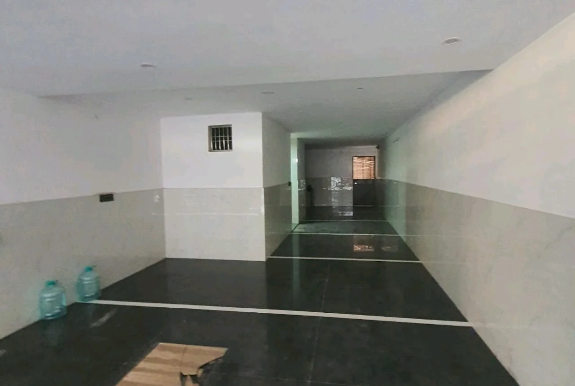 80 Gaj top-floor 2 BHK builder floor in C6B Block Janakpuri with lift, car parking, and new construction, priced at ₹1.45 Cr.