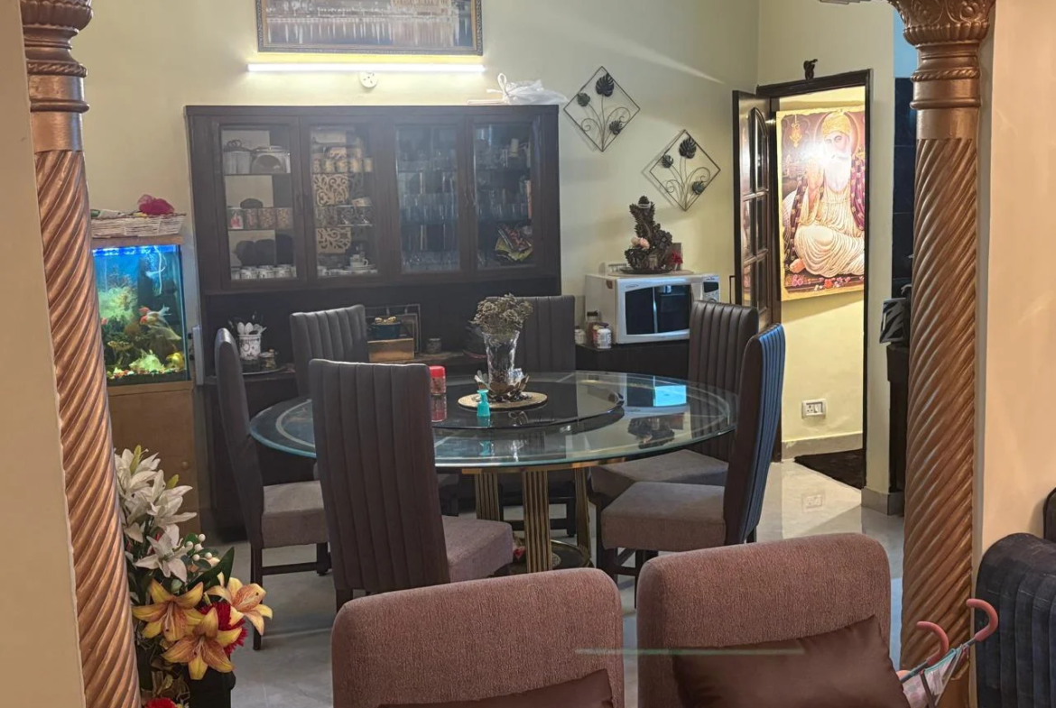 150 Gaj ground floor 3 BHK builder floor with 3 washrooms and 1/3rd land share in B1 Block Janakpuri, available for ₹3 Cr.