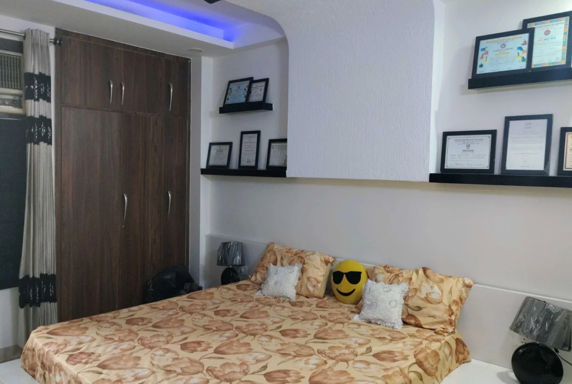 Bedroom of a 325 Gaj Builder Floor in A1 Block Janakpuri