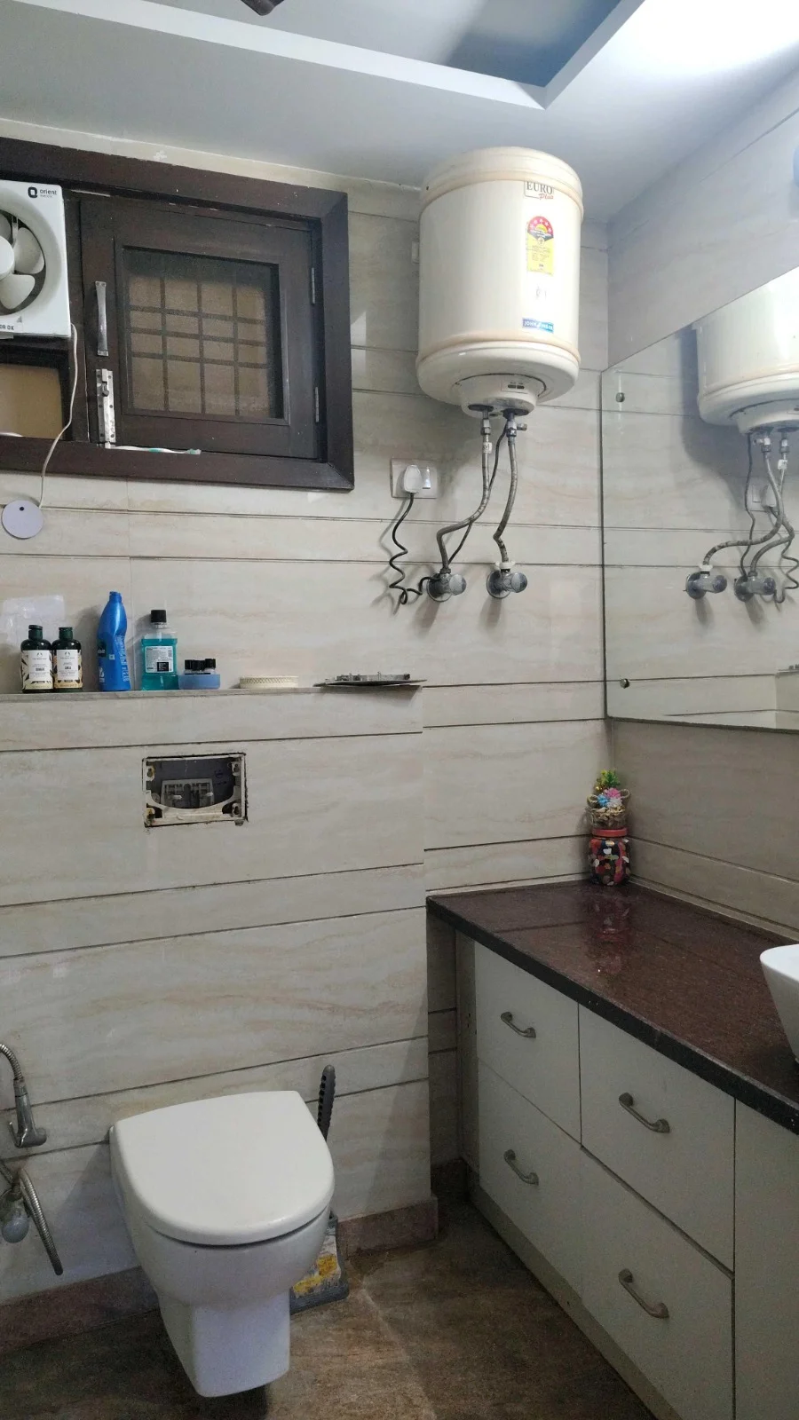 Bathroom of a 325 Gaj Builder Floor in A1 Block Janakpuri