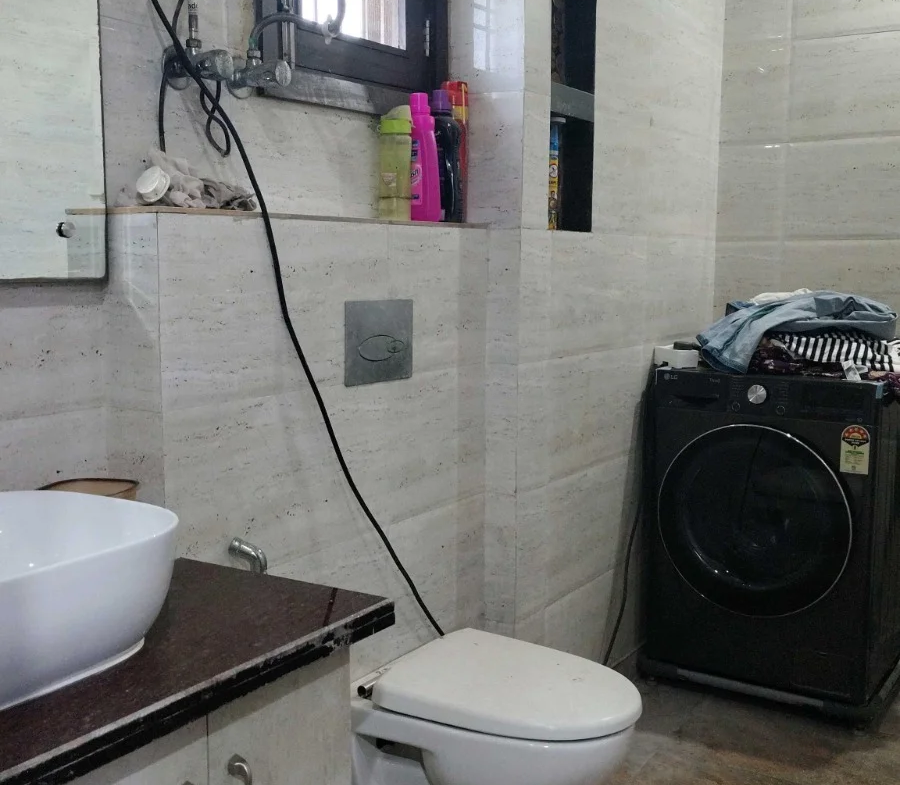 Bathroom of a 325 Gaj Builder Floor in A1 Block Janakpuri