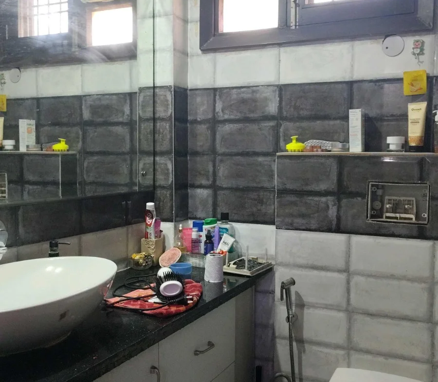 Bathroom of a 325 Gaj Builder Floor in A1 Block Janakpuri
