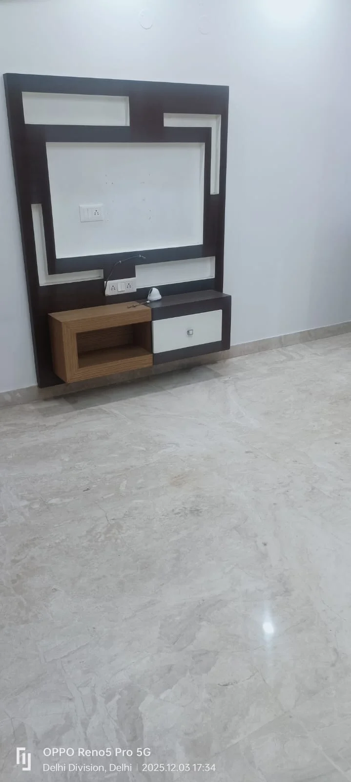 380 Gaj 4 BHK builder floor for sale in C3 Block Janakpuri, second floor 3-side corner property with lift and car parking. Demand ₹5 Cr.