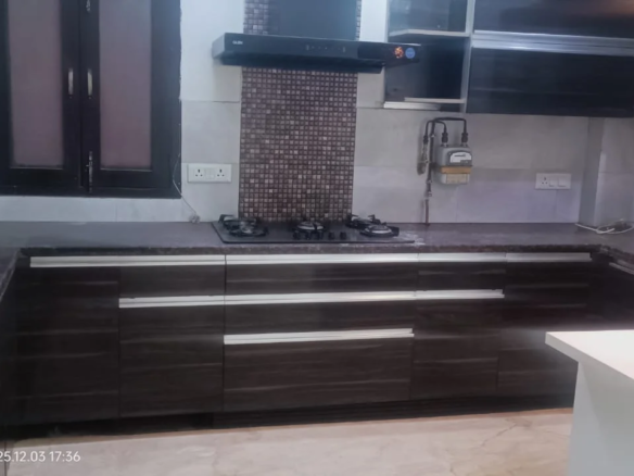 380 Gaj 4 BHK builder floor for sale in C3 Block Janakpuri, second floor 3-side corner property with lift and car parking. Demand ₹5 Cr.