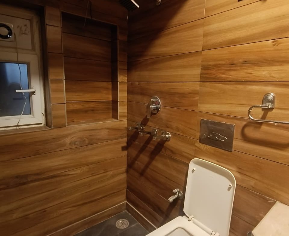 BIG MIG 3 BHK Ground Floor Flat for Sale in C2B Block Janakpuri