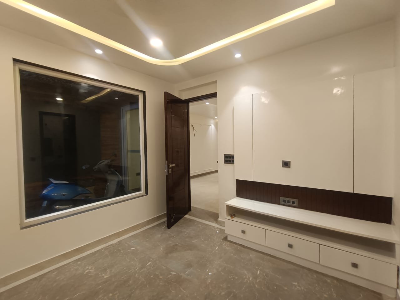 BIG MIG 3 BHK Ground Floor Flat for Sale in C2B Block Janakpuri BIG MIG 3 BHK Ground Floor Flat for Sale in C2B Block Janakpuri