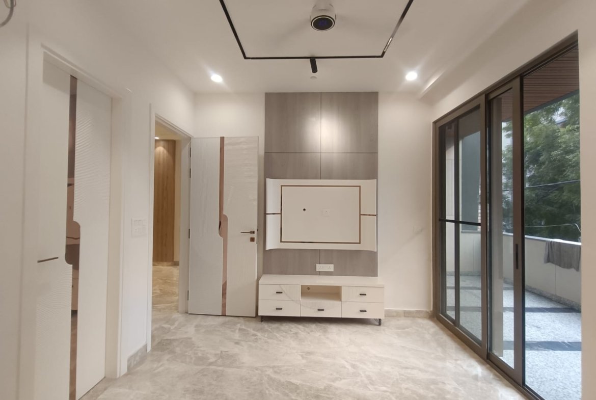 150 Gaj Brand New South-Facing 3 BHK Builder Floor for Sale – ₹3.25 Cr