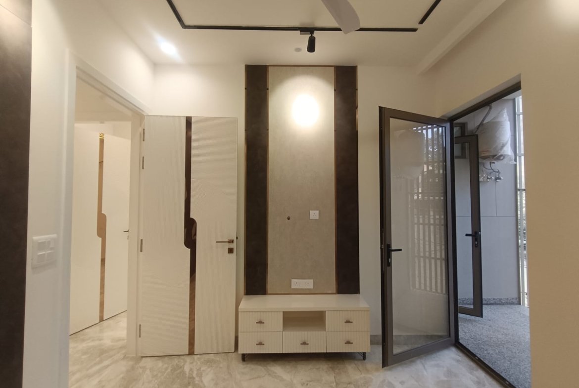 150 Gaj Brand New South-Facing 3 BHK Builder Floor for Sale – ₹3.25 Cr