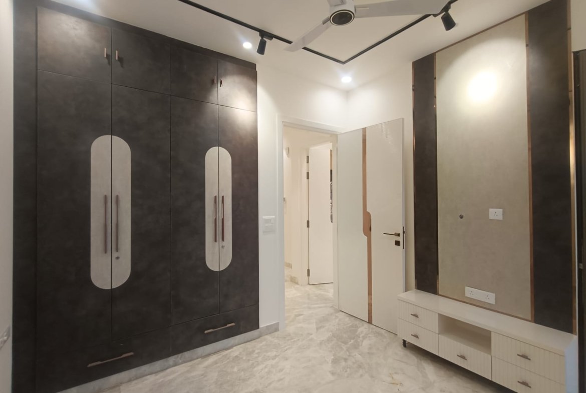 150 Gaj Brand New South-Facing 3 BHK Builder Floor for Sale – ₹3.25 Cr