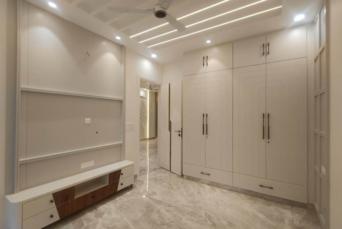 150 Gaj Brand New South-Facing 3 BHK Builder Floor for Sale – ₹3.25 Cr