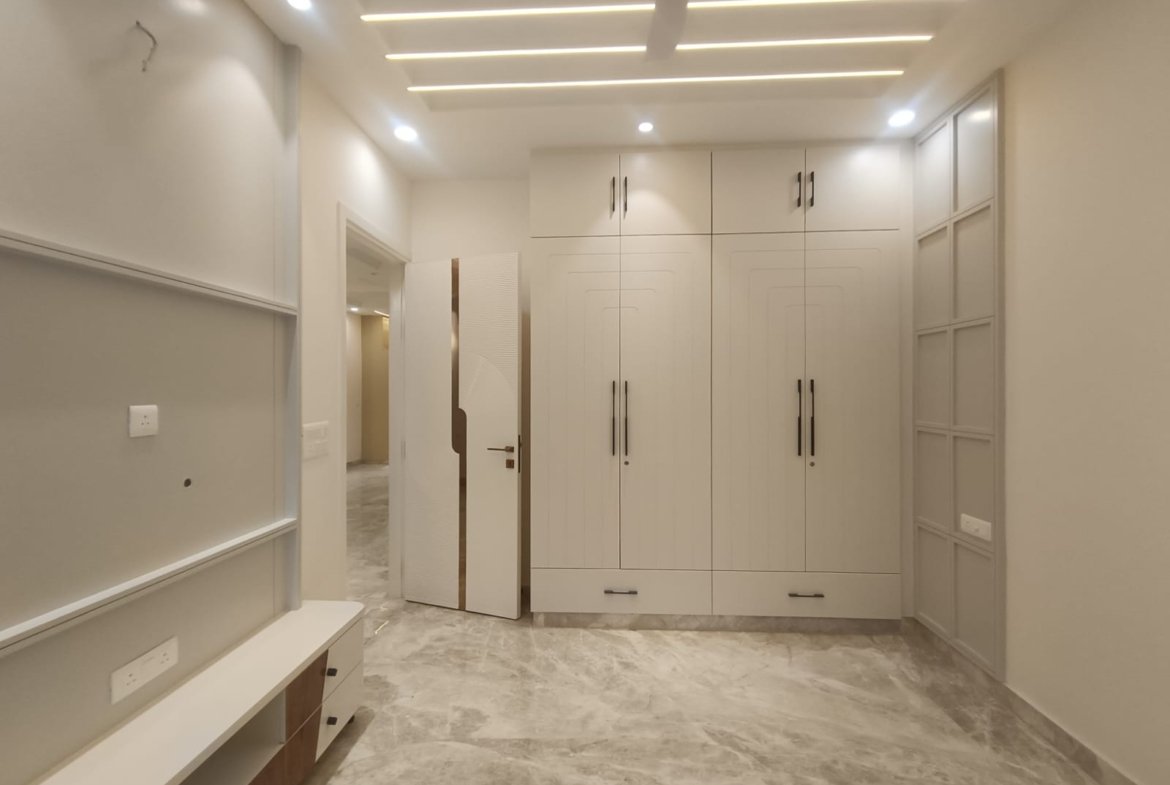 150 Gaj Brand New South-Facing 3 BHK Builder Floor for Sale – ₹3.25 Cr