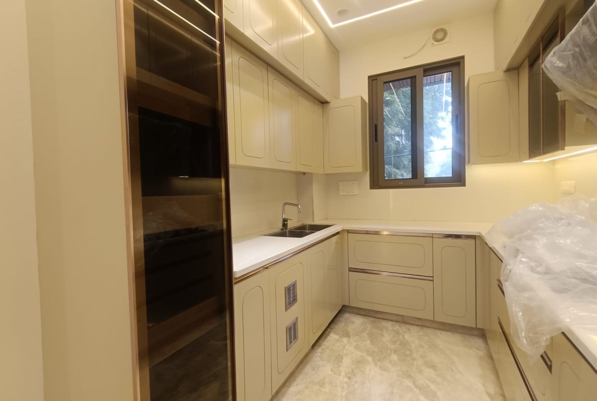 150 Gaj Brand New South-Facing 3 BHK Builder Floor for Sale – ₹3.25 Cr