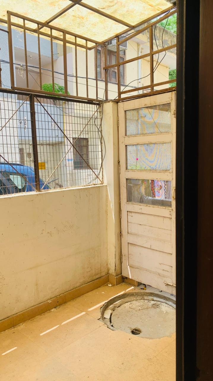 2 BHK Fully Furnished Ground Floor for Rent in C4H Block Janakpuri