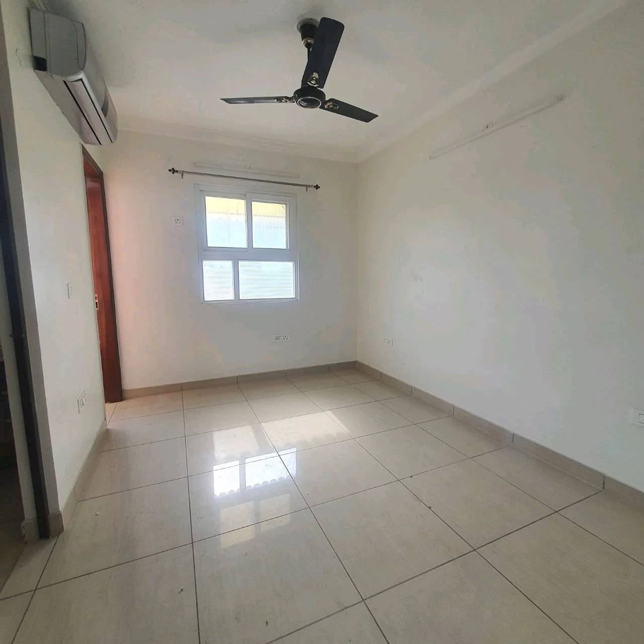 80 Gaj top-floor corner builder floor with 2 BHK on third floor and 1 BHK on roof in C4F Block Janakpuri.