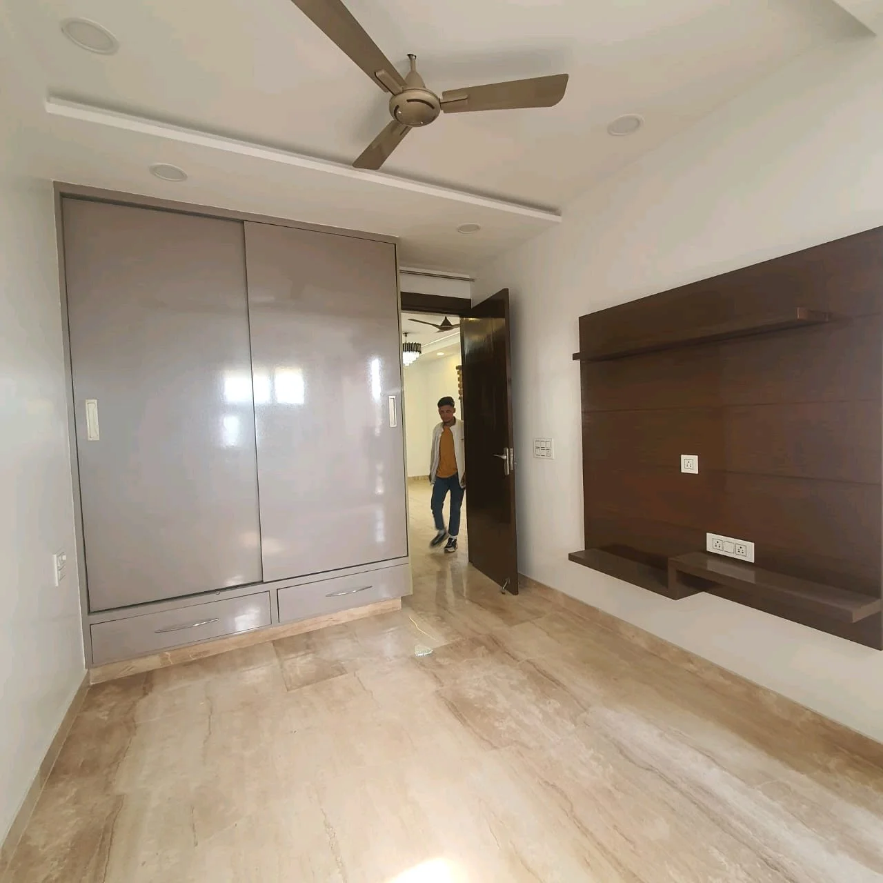 80 Gaj top-floor corner builder floor with 2 BHK on third floor and 1 BHK on roof in C4F Block Janakpuri.