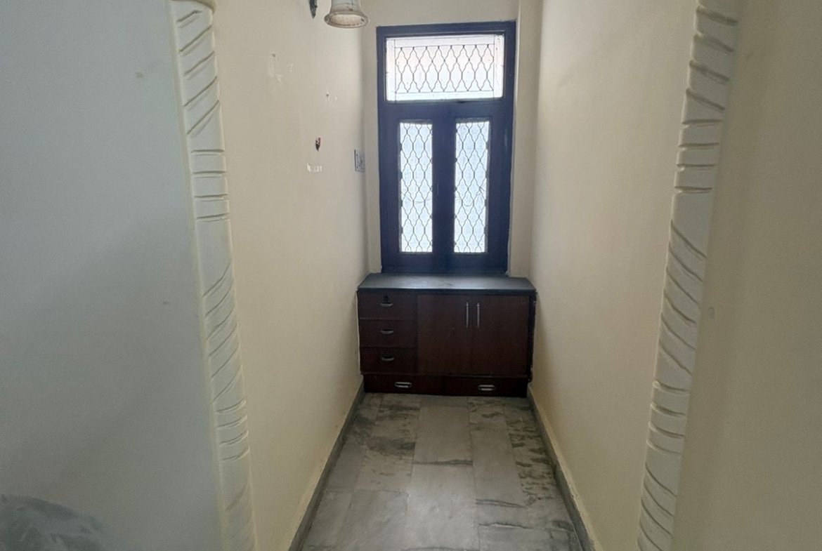 Spacious 3 BHK second-floor builder floor with roof in C1 Block Janakpuri available for rent at ₹41,000.