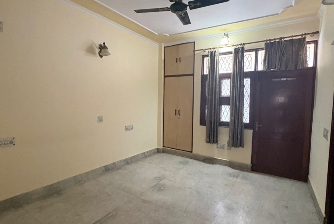 Spacious 3 BHK second-floor builder floor with roof in C1 Block Janakpuri available for rent at ₹41,000.