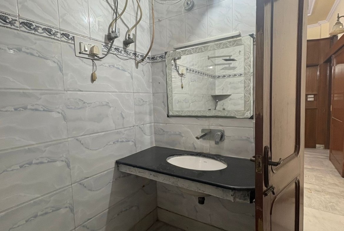 Spacious 3 BHK second-floor builder floor with roof in C1 Block Janakpuri available for rent at ₹41,000.