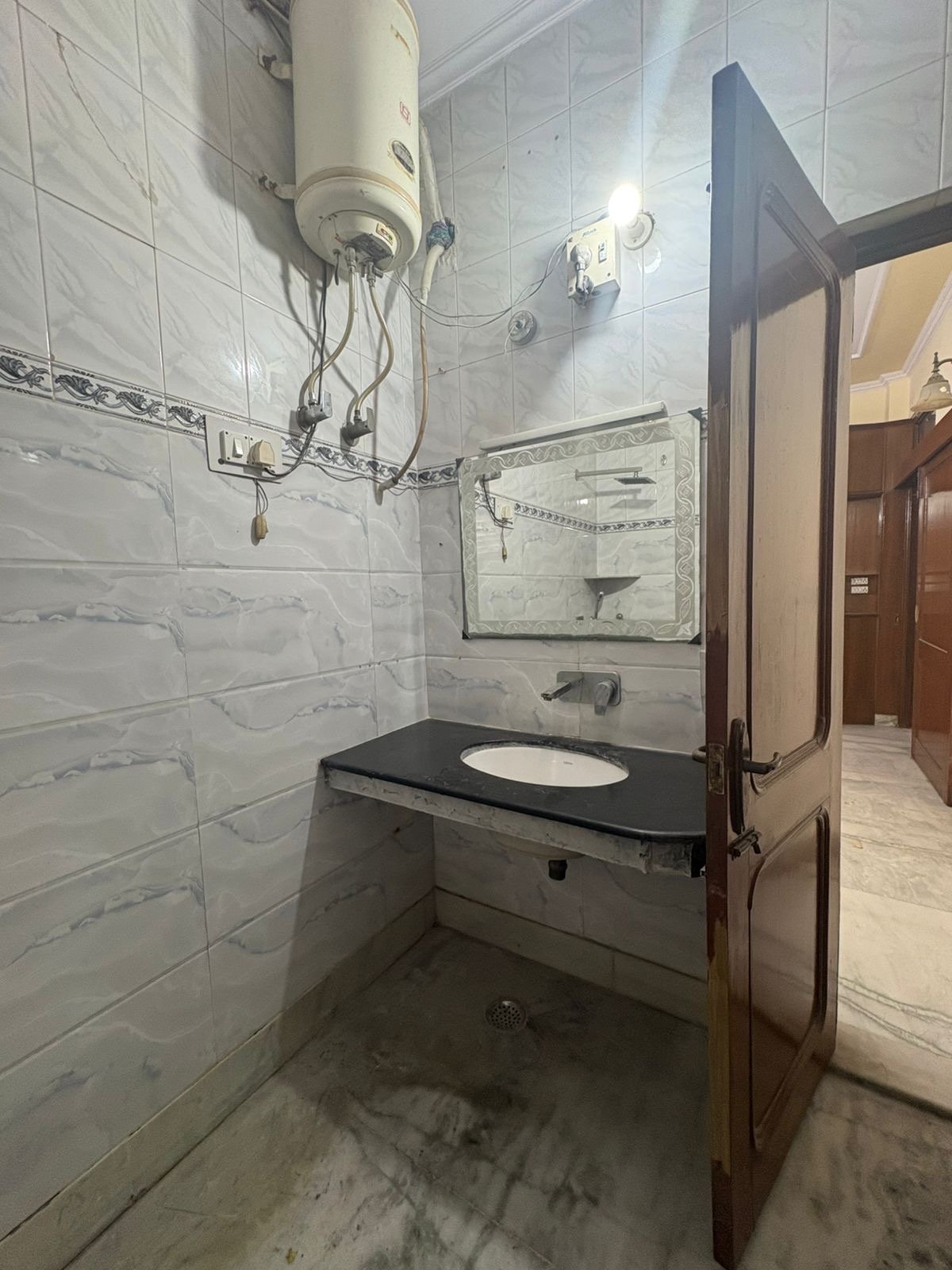 Spacious 3 BHK second-floor builder floor with roof in C1 Block Janakpuri available for rent at ₹41,000. Spacious 3 BHK second-floor builder floor with roof in C1 Block Janakpuri available for rent at ₹41,000.