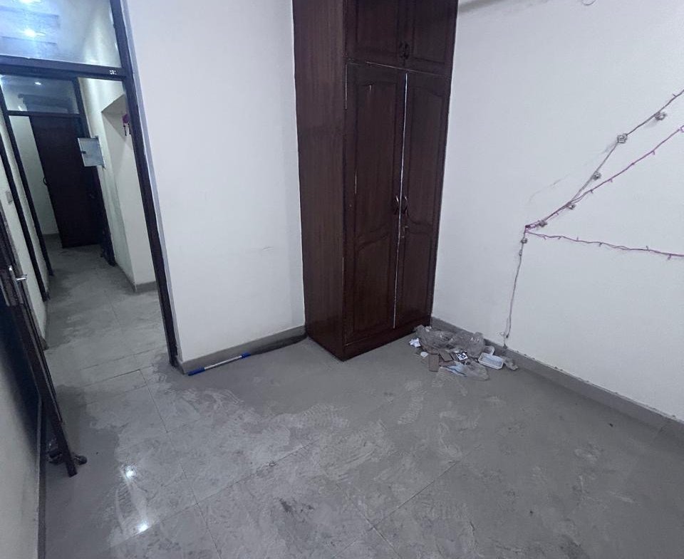 2 BHK DDA MIG Flat for sale in C4H Block Janakpuri with future extension potential – demand ₹1.40 Cr.