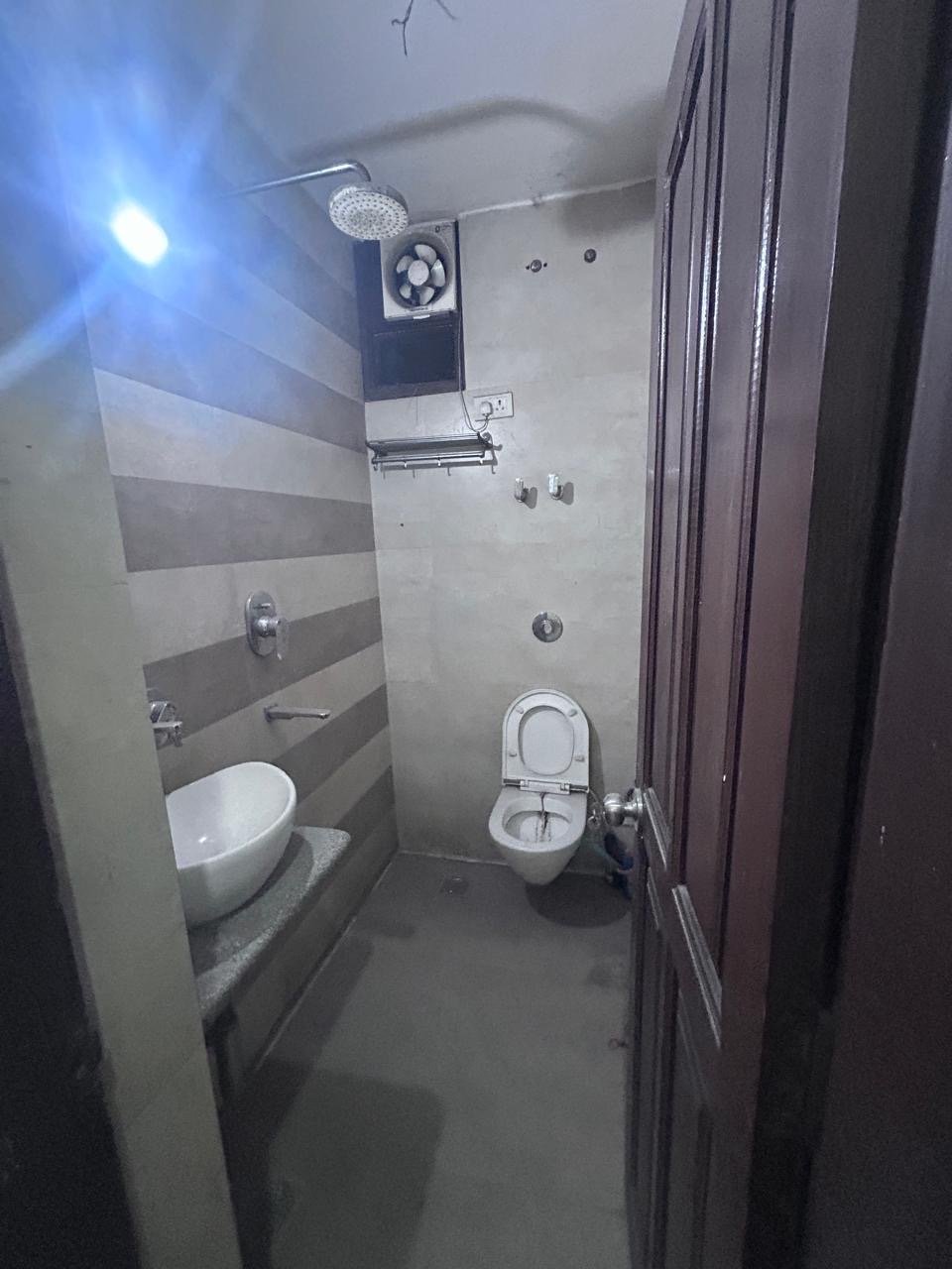 2 BHK DDA MIG Flat for sale in C4H Block Janakpuri with future extension potential – demand ₹1.40 Cr. 2 BHK DDA MIG Flat for sale in C4H Block Janakpuri with future extension potential – demand ₹1.40 Cr.