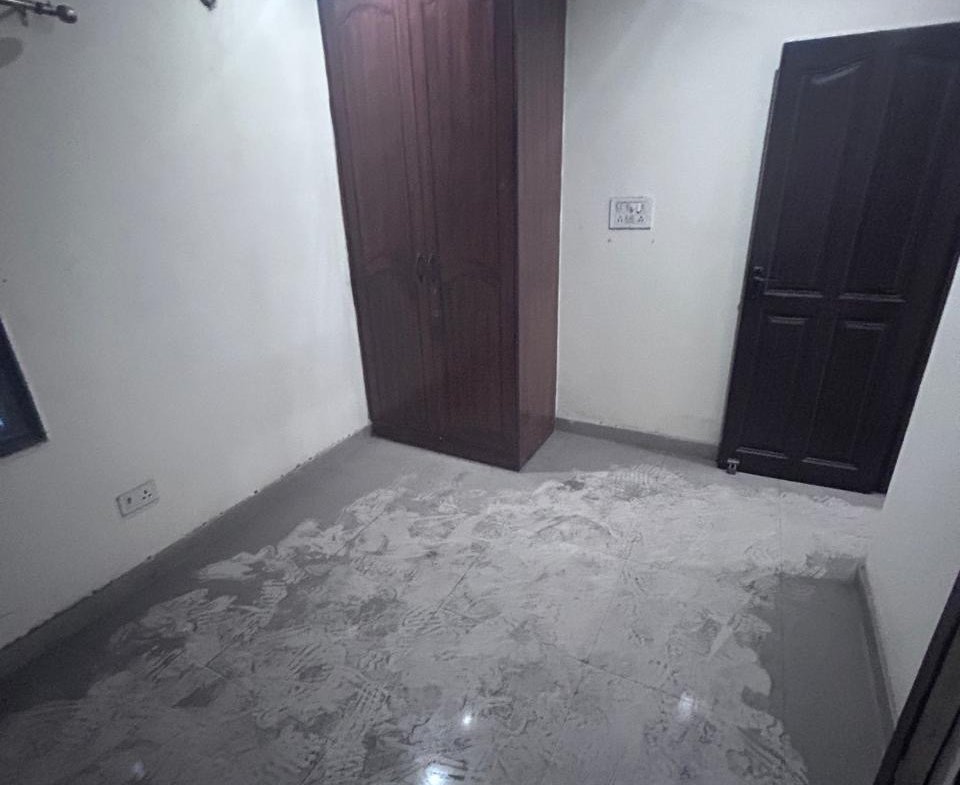 2 BHK DDA MIG Flat for sale in C4H Block Janakpuri with future extension potential – demand ₹1.40 Cr.