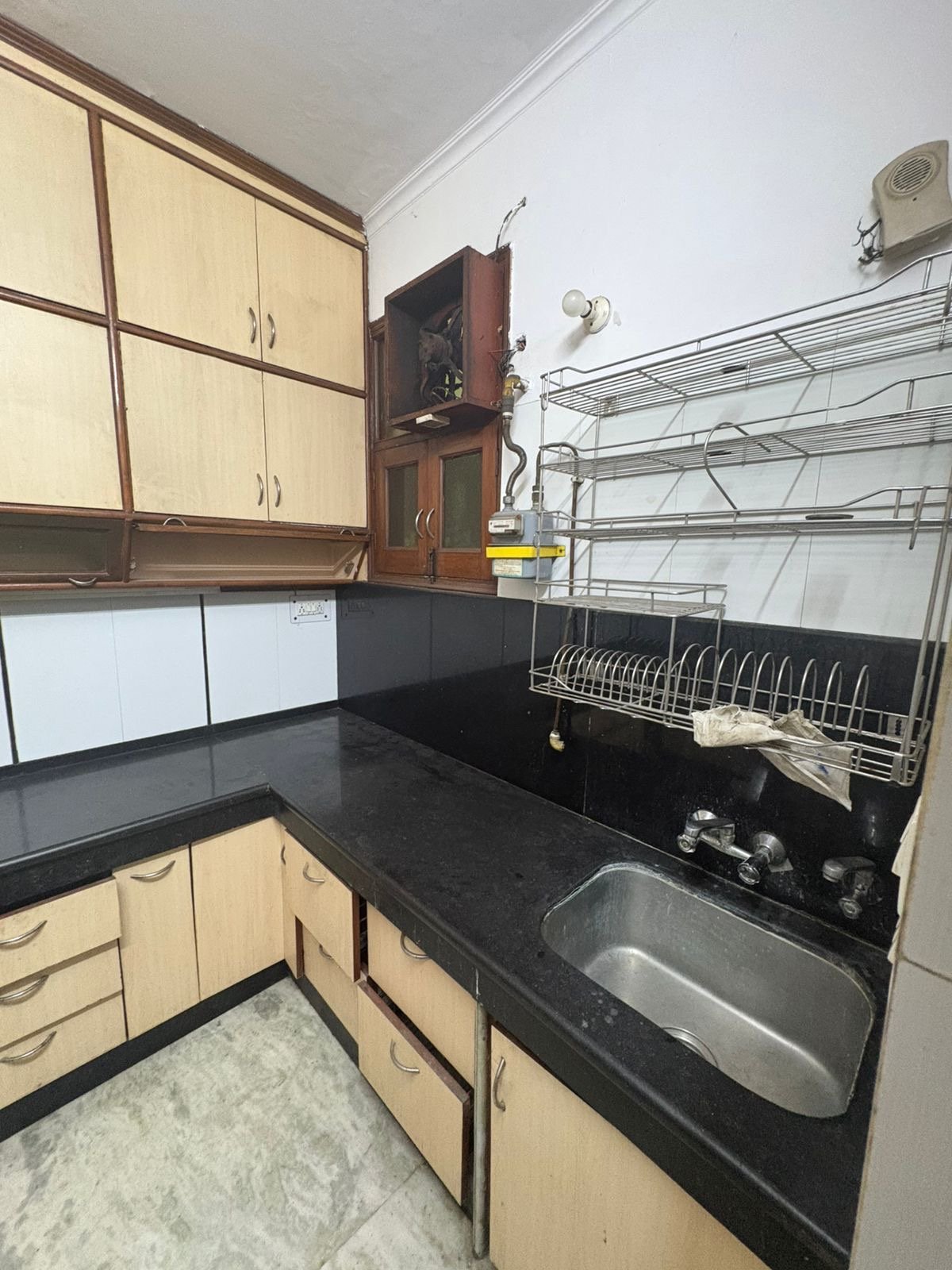 Spacious 3 BHK second-floor builder floor with roof in C1 Block Janakpuri available for rent at ₹41,000. Spacious 3 BHK second-floor builder floor with roof in C1 Block Janakpuri available for rent at ₹41,000.