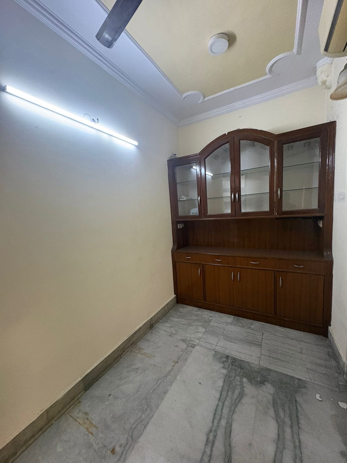 Spacious 3 BHK second-floor builder floor with roof in C1 Block Janakpuri available for rent at ₹41,000. Spacious 3 BHK second-floor builder floor with roof in C1 Block Janakpuri available for rent at ₹41,000.