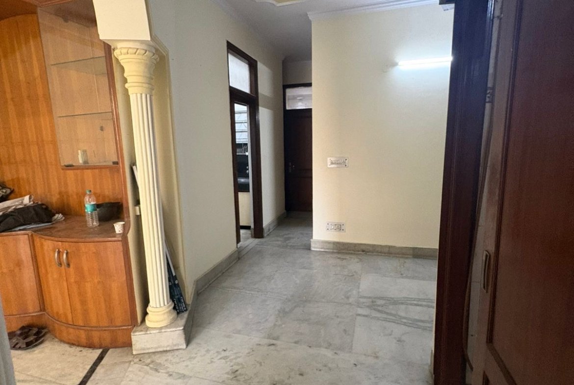 Spacious 3 BHK second-floor builder floor with roof in C1 Block Janakpuri available for rent at ₹41,000.
