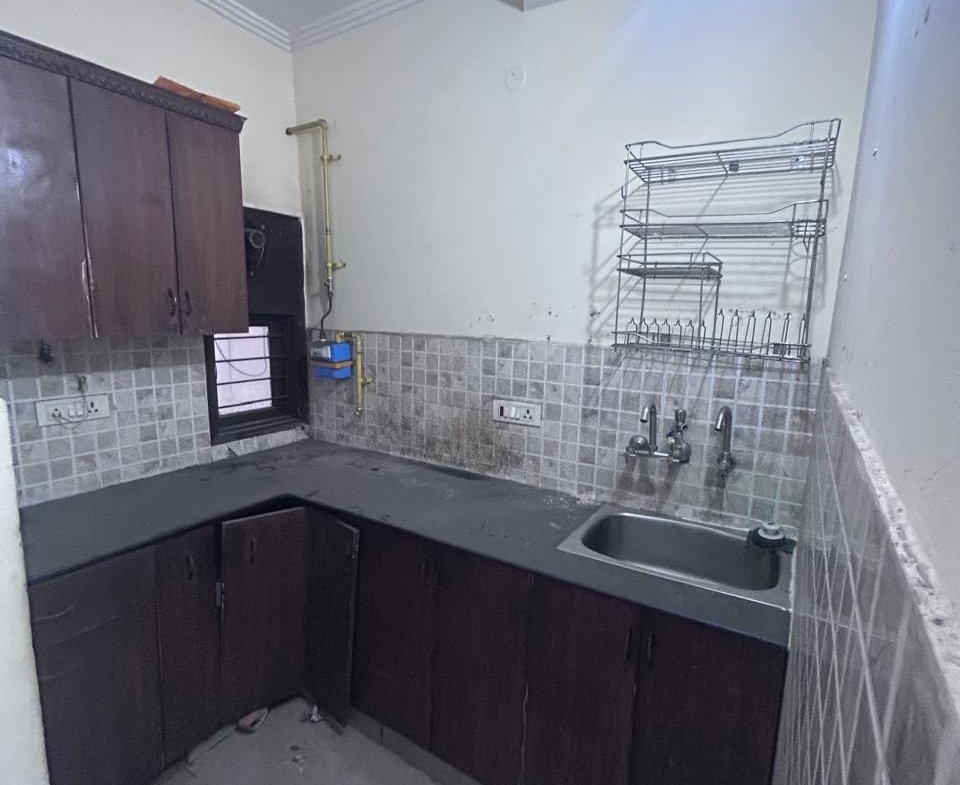 2 BHK DDA MIG Flat for sale in C4H Block Janakpuri with future extension potential – demand ₹1.40 Cr.