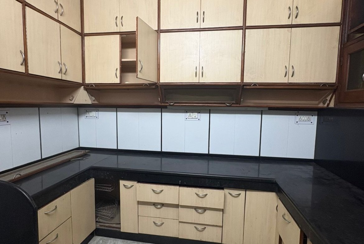 Spacious 3 BHK second-floor builder floor with roof in C1 Block Janakpuri available for rent at ₹41,000.