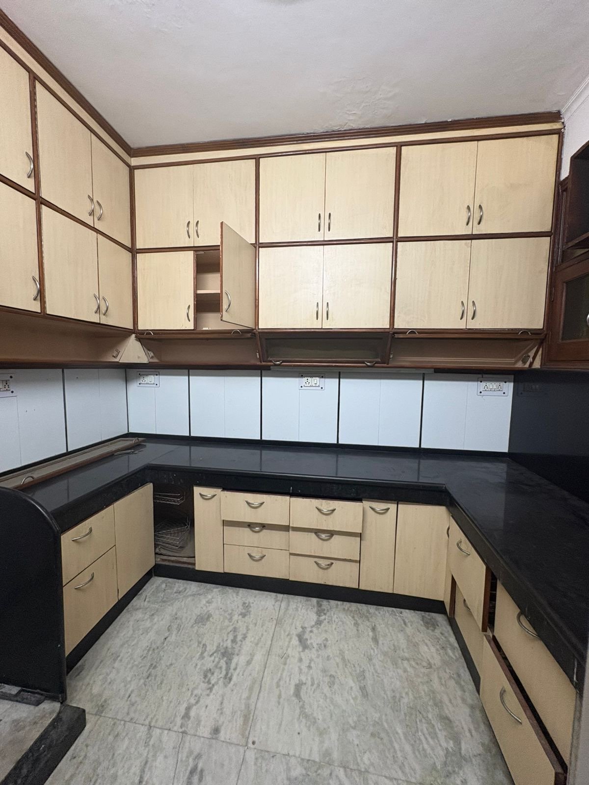 Spacious 3 BHK second-floor builder floor with roof in C1 Block Janakpuri available for rent at ₹41,000. Spacious 3 BHK second-floor builder floor with roof in C1 Block Janakpuri available for rent at ₹41,000.
