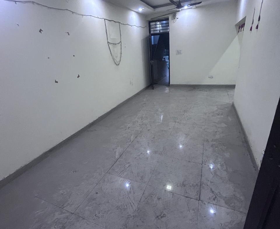 2 BHK DDA MIG Flat for sale in C4H Block Janakpuri with future extension potential – demand ₹1.40 Cr.