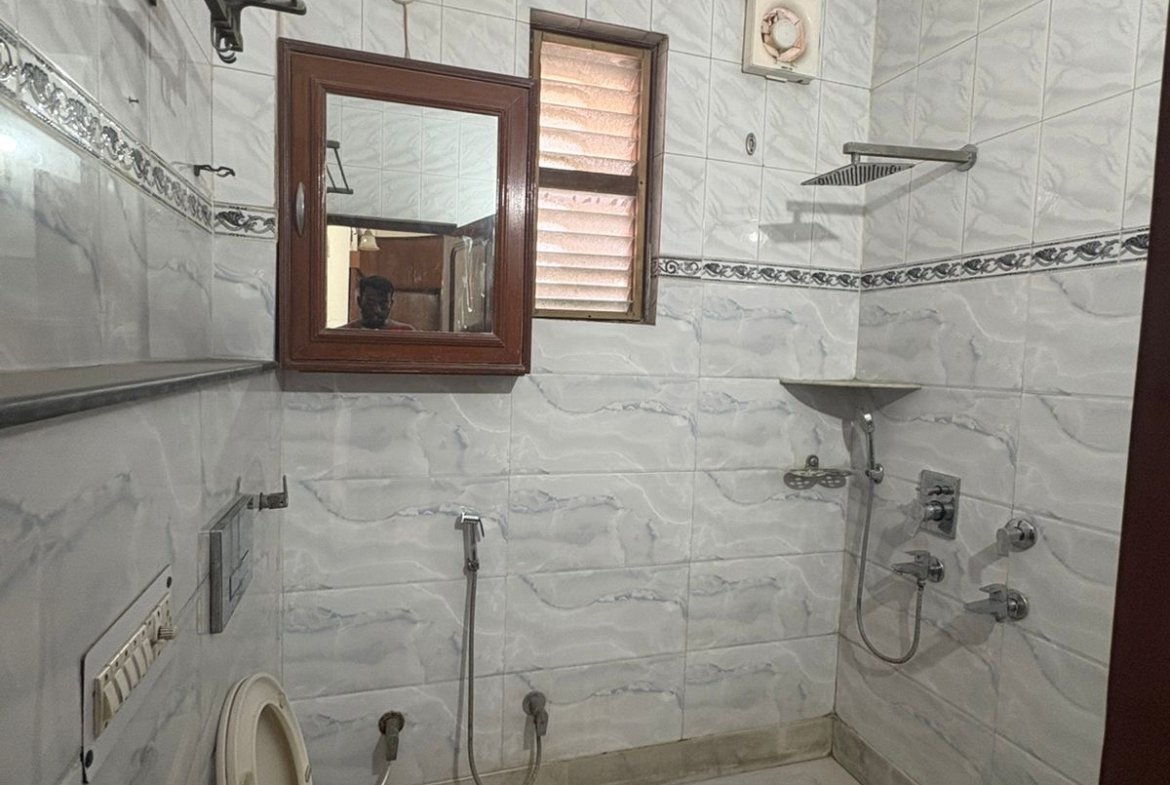 Spacious 3 BHK second-floor builder floor with roof in C1 Block Janakpuri available for rent at ₹41,000.