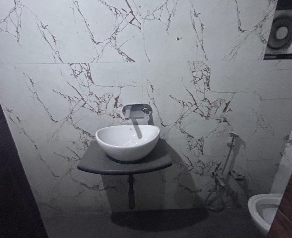 2 BHK DDA MIG Flat for sale in C4H Block Janakpuri with future extension potential – demand ₹1.40 Cr.