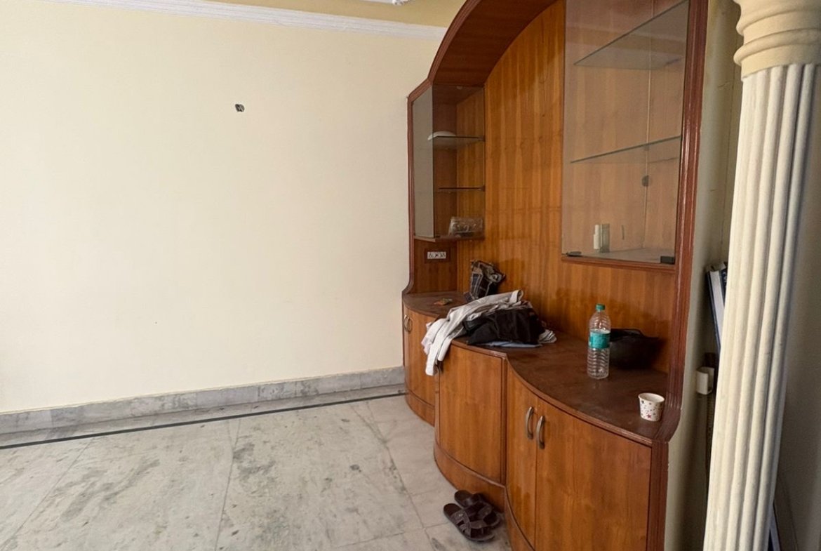 Spacious 3 BHK second-floor builder floor with roof in C1 Block Janakpuri available for rent at ₹41,000.