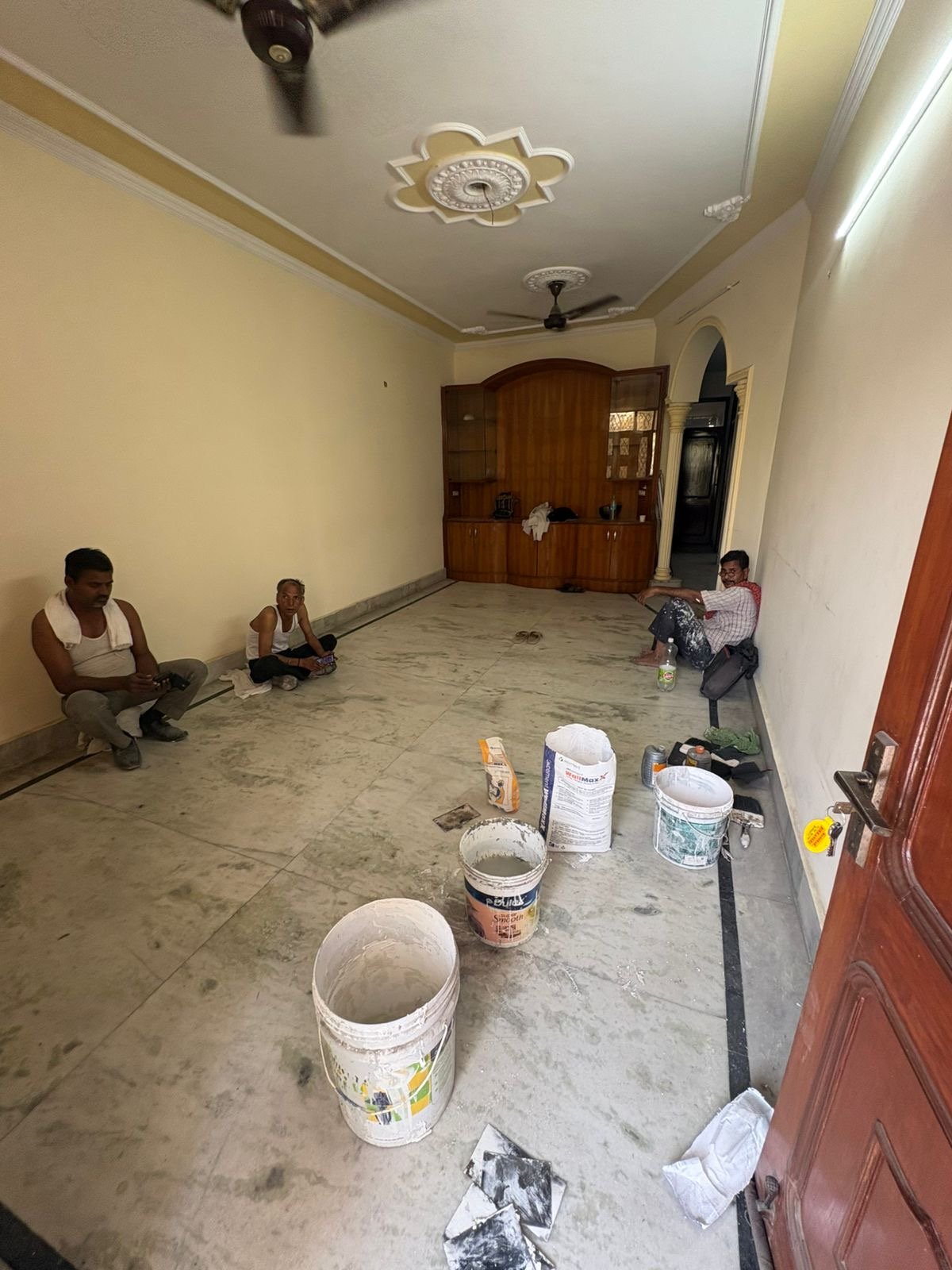 Spacious 3 BHK second-floor builder floor with roof in C1 Block Janakpuri available for rent at ₹41,000. Spacious 3 BHK second-floor builder floor with roof in C1 Block Janakpuri available for rent at ₹41,000.